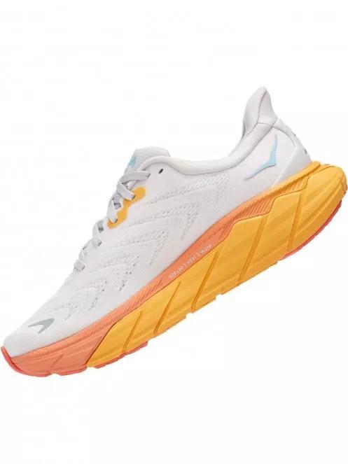 Hoka ARAHI 6 női futócipő fehér színben 5