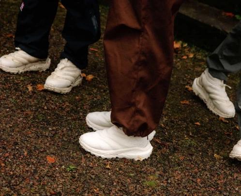 Hoka Kaha 2 Frost MOC GTX női hótaposó homok színben 10