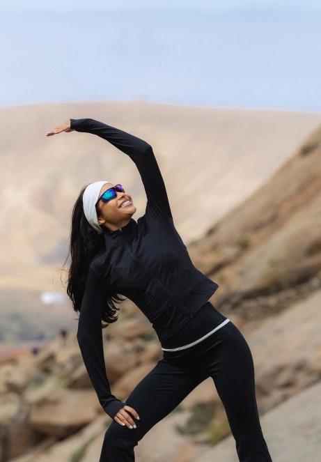 Fundango Flop Zip Up Top női hosszú ujjú sport póló fekete színben 10