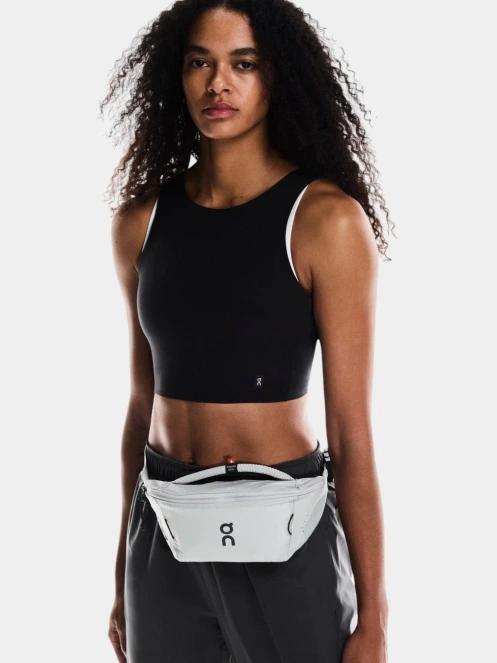 ON Waist Pack 2L Lite övtáska fehér színben 4