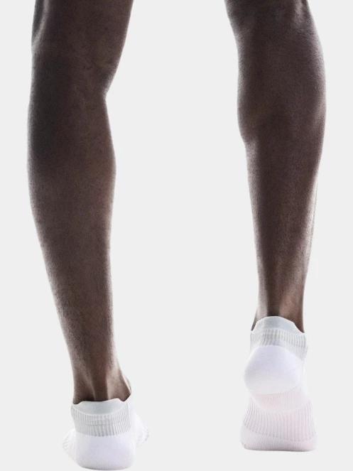 ON Performance Run Sock Low sportzokni fehér színben 4