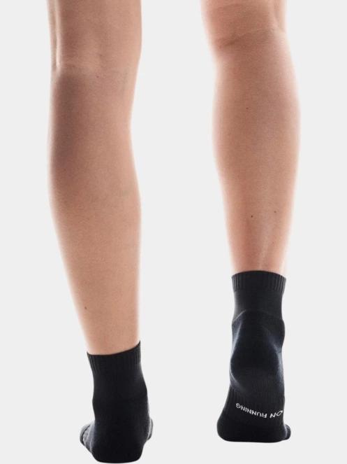 ON Core Run Sock Mid 2P sportzokni fekete színben 4