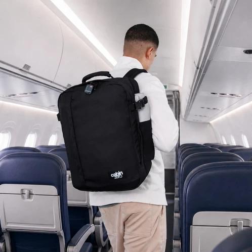 Cabin Zero CLASSIC TECH 36L hátizsák fekete színben 10