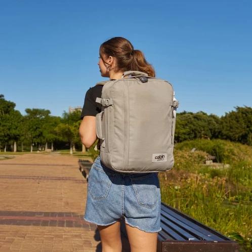 Cabin Zero CLASSIC TECH 36L hátizsák homok színben 11