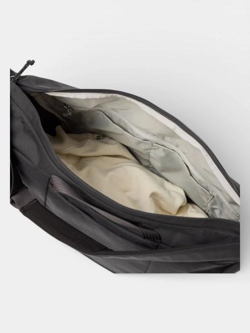 Fjallraven Färden Crossbody oldaltáska szürke színben 4