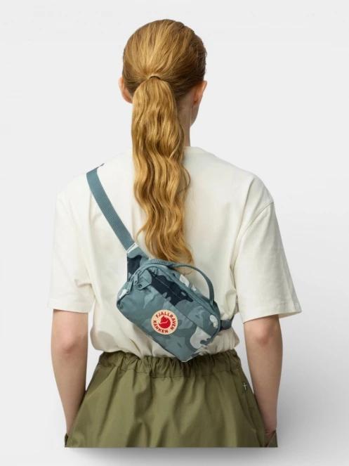 Fjallraven Kanken Graphics Hip Pack övtáska kék színben 6