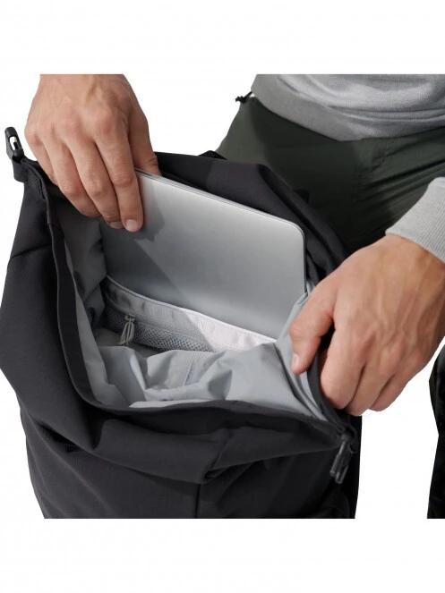 Fjallraven Ulvö Rolltop 30 hátizsák fekete színben 11
