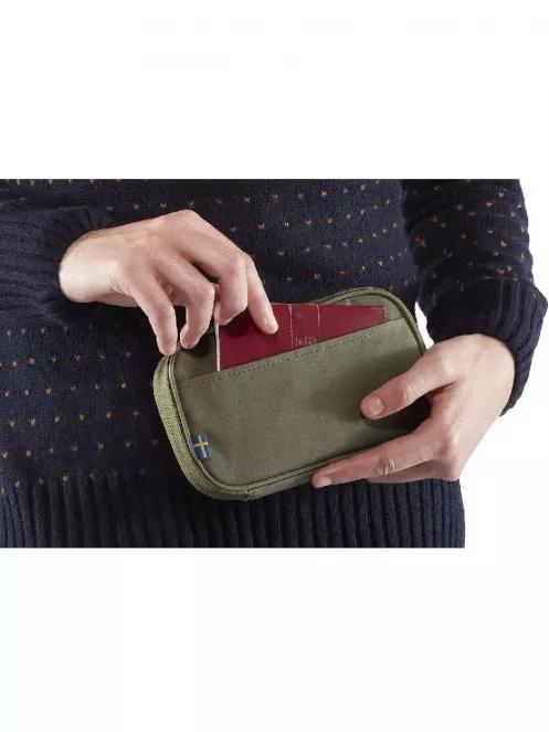 Fjallraven Kanken Travel Wallet pénztárca oliva színben 6