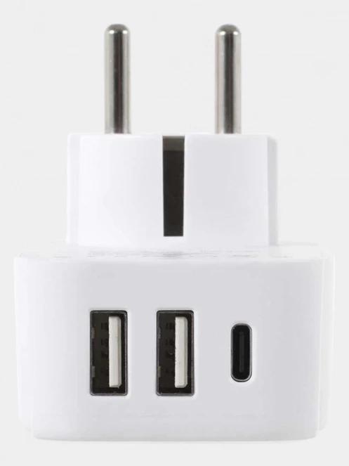 Lifemarque European Travel Adaptor with USB + USB C átalakító fehér színben 4