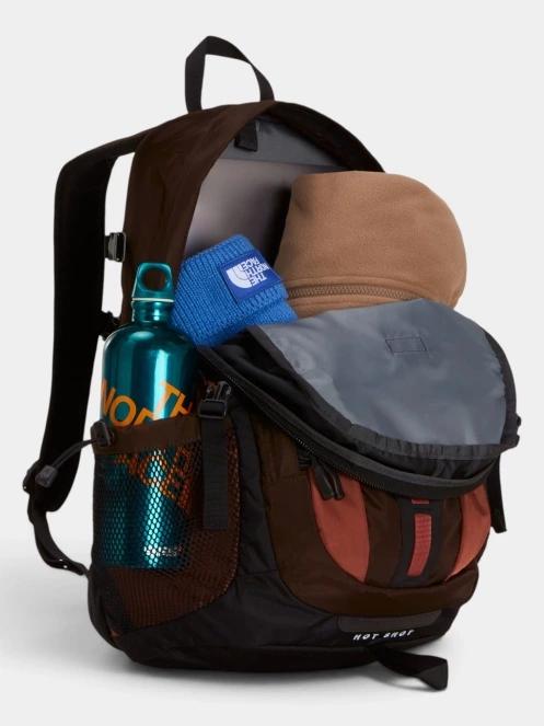 The North Face Hot Shot Se hátizsák barna színben 5