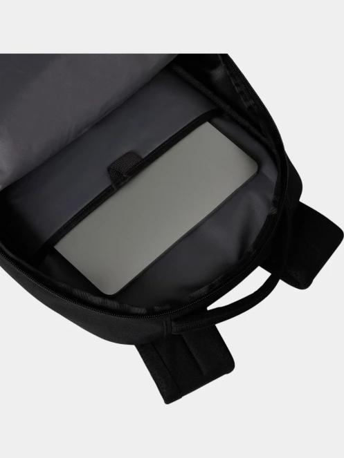 The North Face Vault hátizsák fekete színben 4
