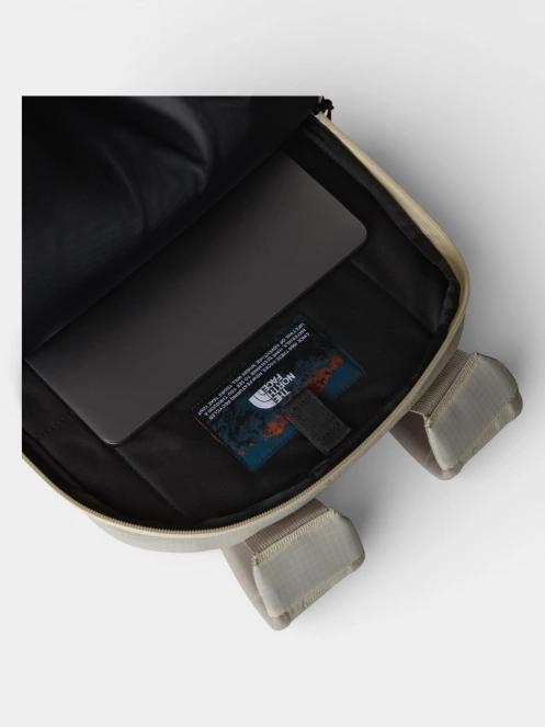 The North Face Borealis hátizsák homok színben 6