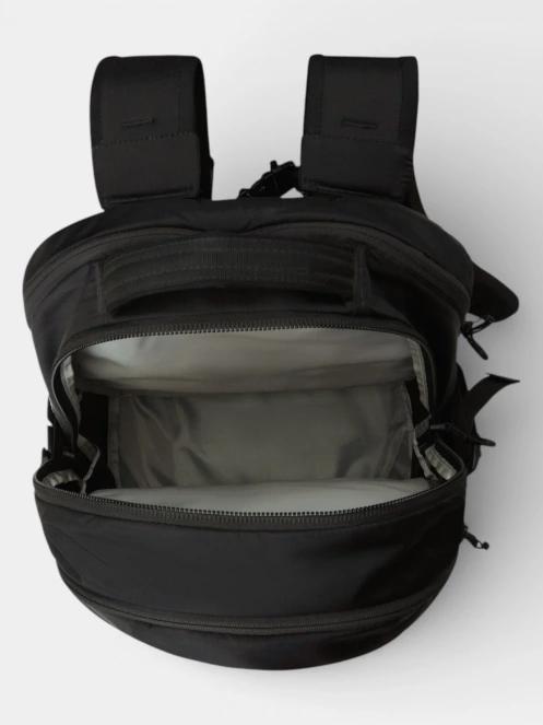 The North Face Router hátizsák fekete színben 4