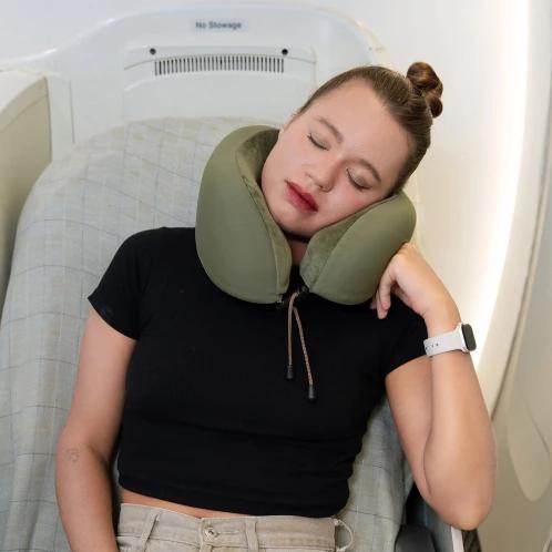 Cabin Zero Travel Pillow nyakpárna oliva színben 7